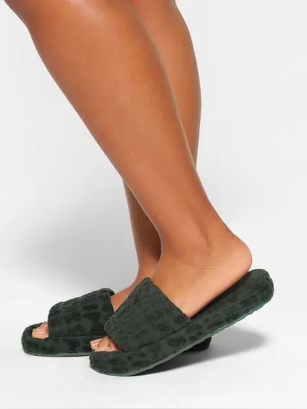 NWOT SKIMS slippers •Pine• 38